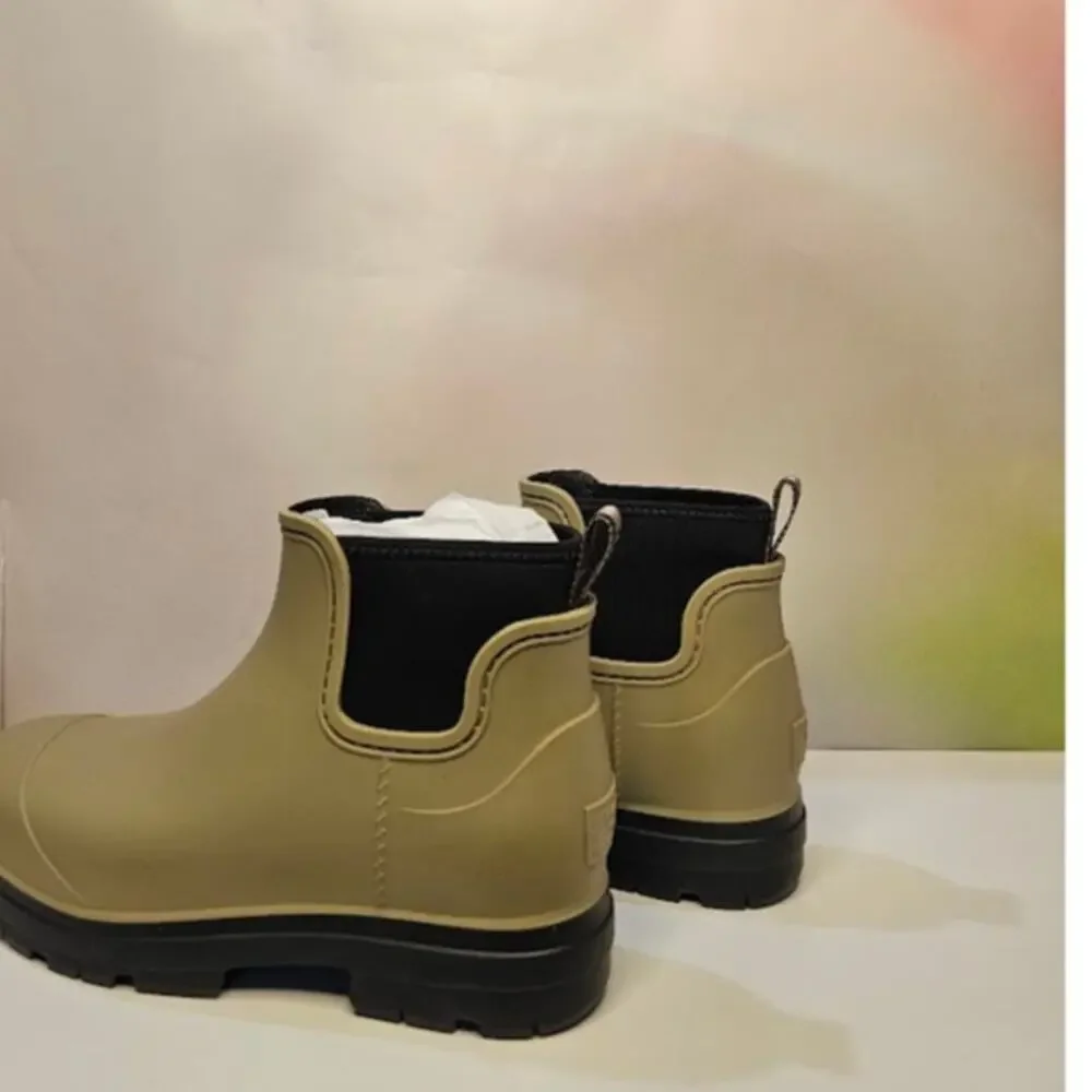 UGG greenish khaki and Black rain Boots - Picture 2 of 7